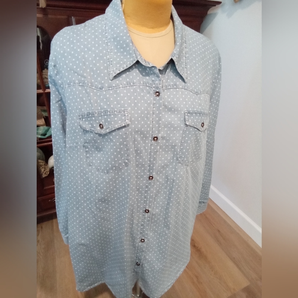 Xhilaration Plus Size 4X Polka Dot Denim Button-Up Collard Shirt